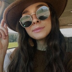 Meet your Posher, Sierra